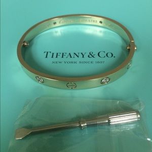 One Fashion Screwdriver Bracelet