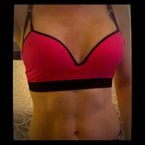 Push Up Sports Bra. - Picture 1 of 1
