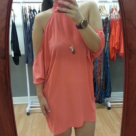 🔥Peekaboo shoulder dress🔥 - Picture 2 of 2