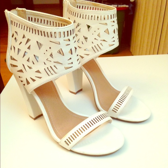 Gorgeous white heels!! Very comfortable!!