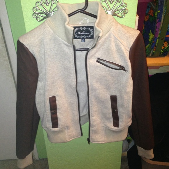 Never worn jacket ✨ - Picture 2 of 4