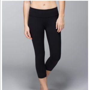 Lululemon black wunder under crops