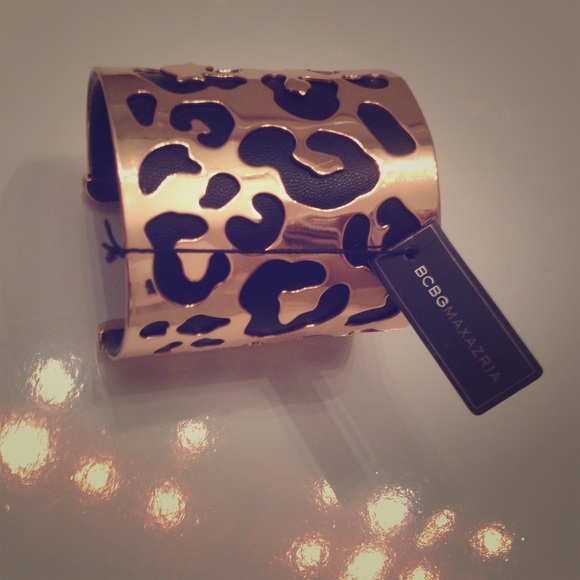 Brand new! never worn BCBG gold cuff bracelet
