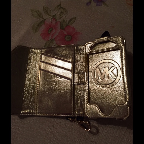 Michael kors iphone 4 wristlet exc used cond
