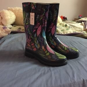 Rubber rain boots