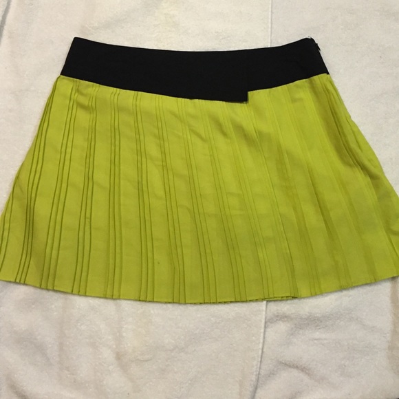 WALTER BAKER Lime Green Flirty Skirt! 🍐