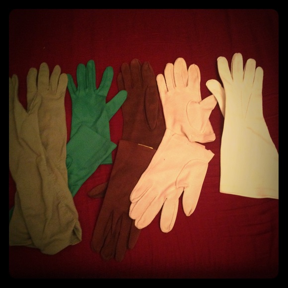 Lot of timeless vintage gloves.