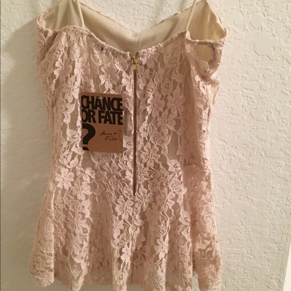 ๐HP!๐ Cute Lace Top - Picture 2 of 4
