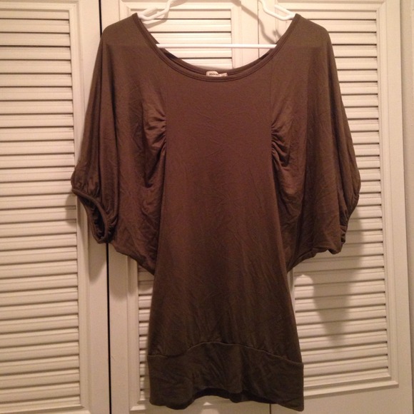 Wet Seal Tops - Wet Seal Olive Green Kimono Batwing Sleeve Top