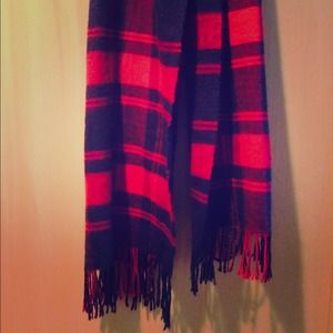 Abercrombie & Fitch (A&F) red and navy plaid scarf