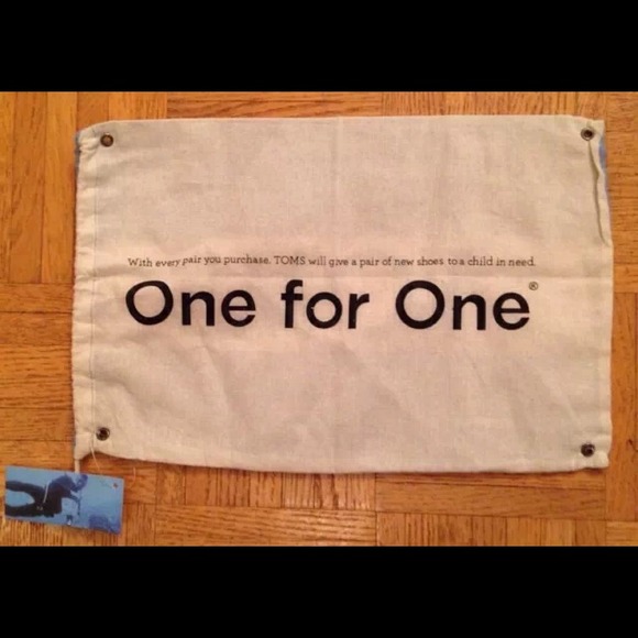 TOMS Logo Drawstring Bag/ Flag NWT - Picture 2 of 3