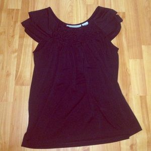 Adorable black top!