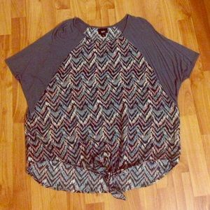 Printed top that ties in front