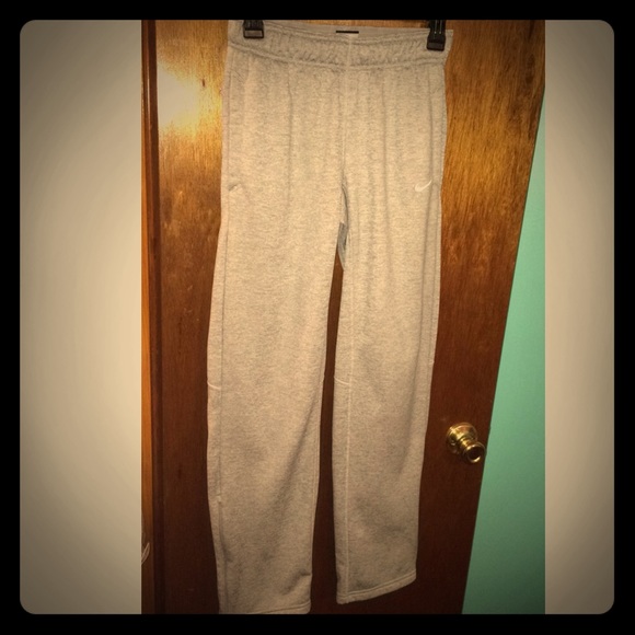 Extra pic of the Nike sweatpants!