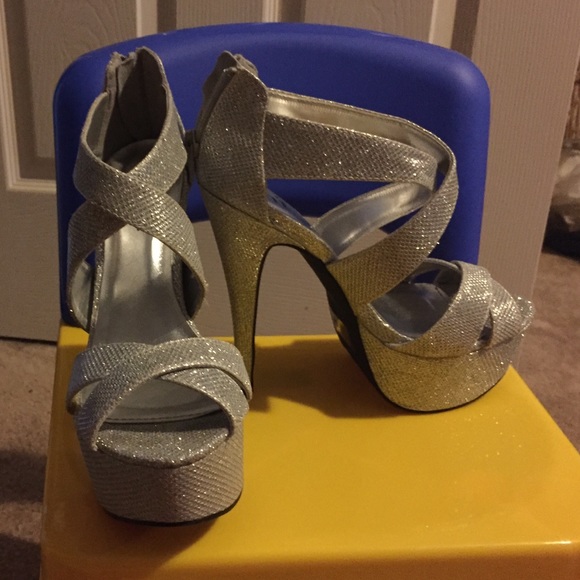 Silver Sparkly Heels 👠👠