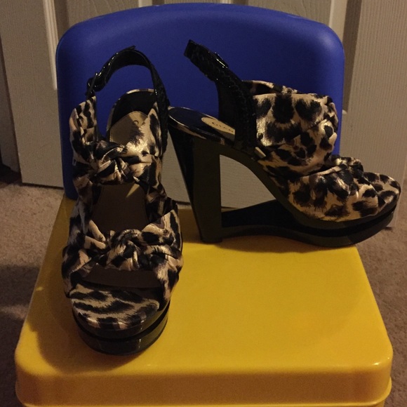 Gianni Bini Leopard Print heels with Straps! 👠