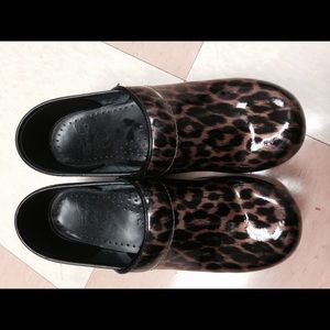 Dansko leopard print size 39