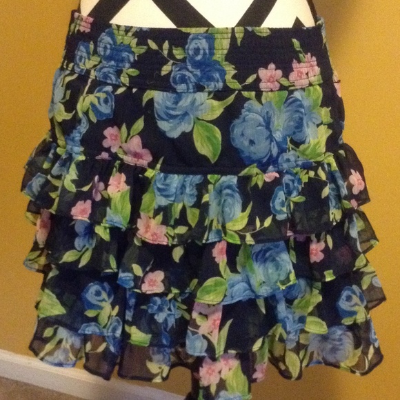 Abercrombie layered floral skaters skirt. Sz. M