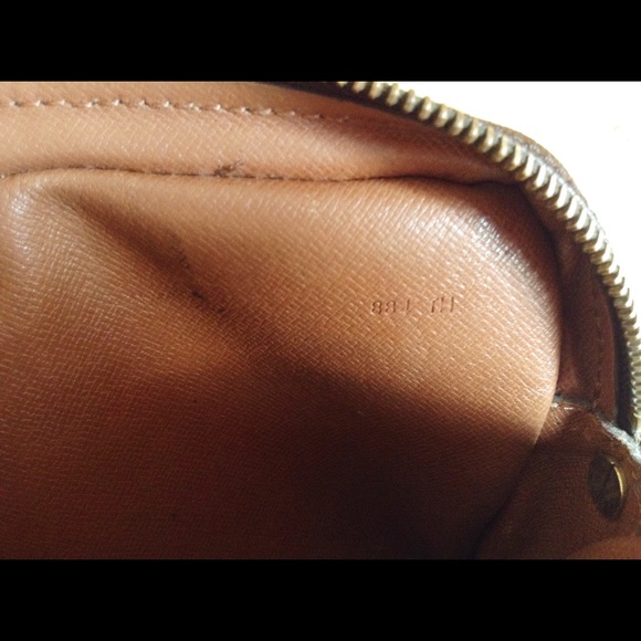 Louis Vuitton Bags - {Louis Vuitton} Marly Dragonne Pochette Clutch Louis Vuitton Bags - {Louis Vuitton} Marly Dragonne Pochette Clutch