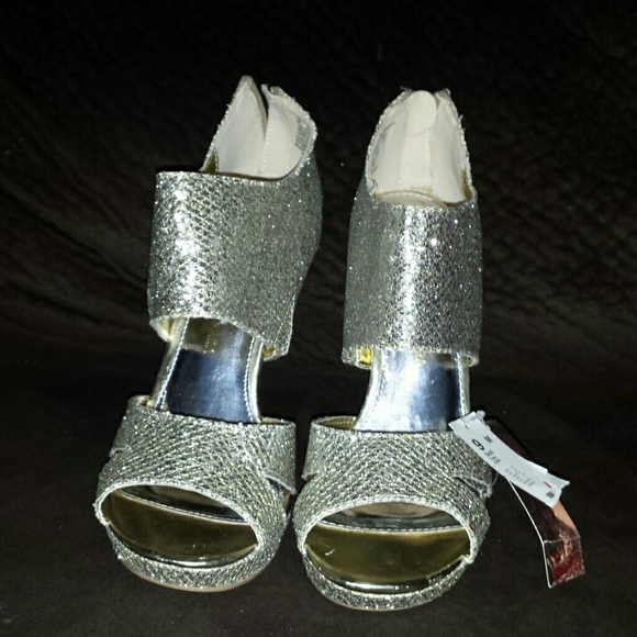 Sofia Vergara Tipsy Gold Sequin Stiletto