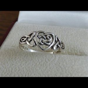 Irish heart & knot ring