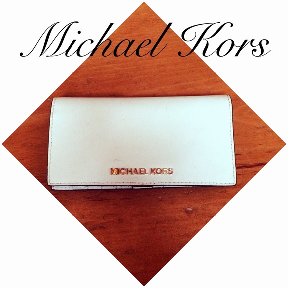 White Michael Kors jet set wallet