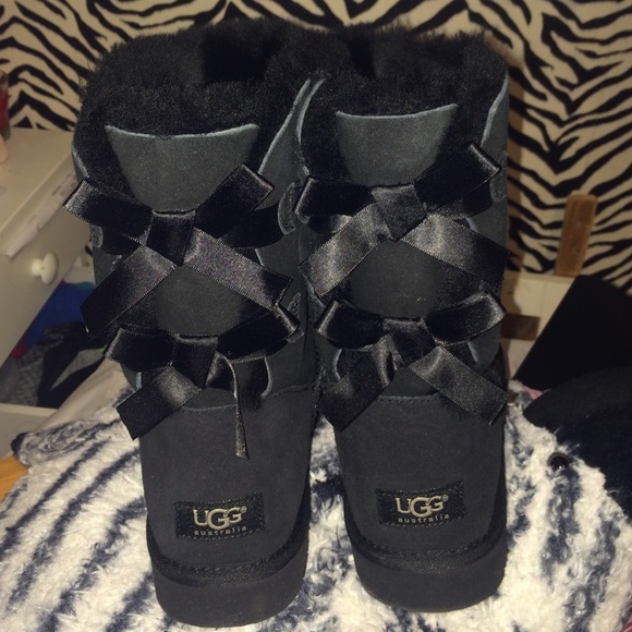 Black Bailey Bow Uggs 💖