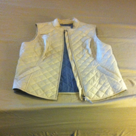 Quilted vest size Large