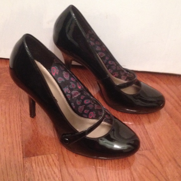 American Eagle Patent Leather Heels