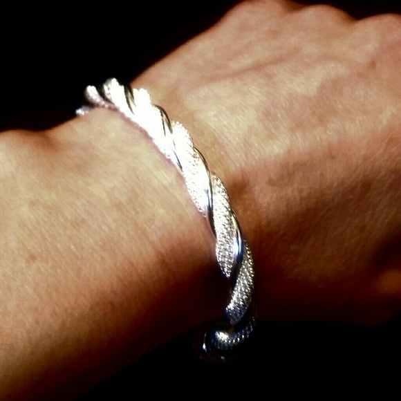 SILVER PLATED Mesh Rope Twist Bangle Bracelet Silver plated Modern jewelry 7" - Picture 2 of 4