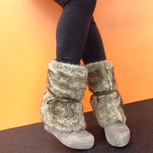 3" heeled fuzzy boots!