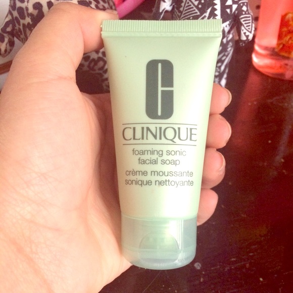 Clinique foaming facial soap - Picture 1 of 3