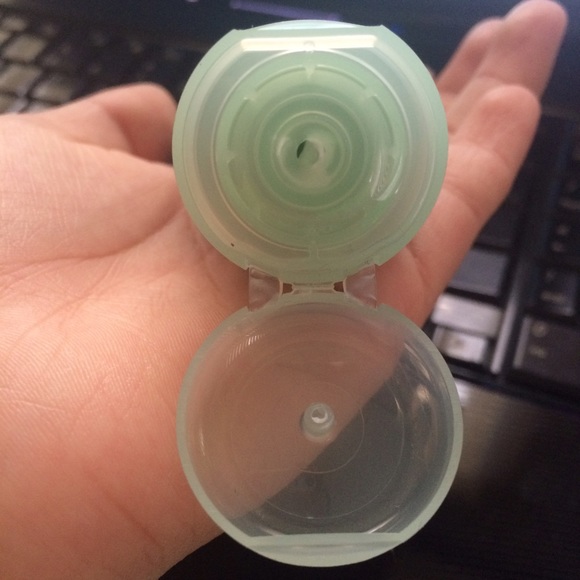 Clinique foaming facial soap - Picture 3 of 3