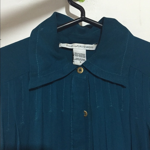 DIANE VON FURSTENBERG SILK CHIFFON TOP - Picture 2 of 3