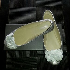 Kenneth Cole Slip on Pewter flats