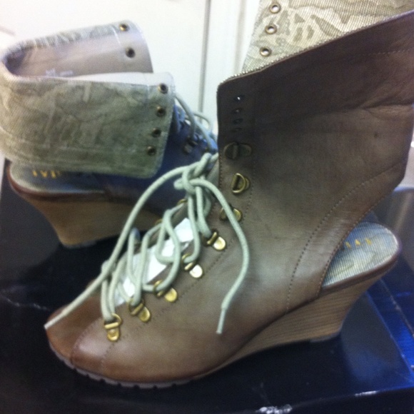 Army Green Cut Out Wedge Booties - Picture 2 of 3