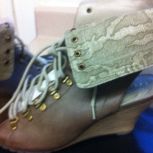 Army Green Cut Out Wedge Booties - Picture 3 of 3