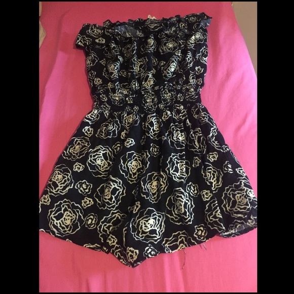 Gorgeous Floral Romper ❤️ - Picture 2 of 4