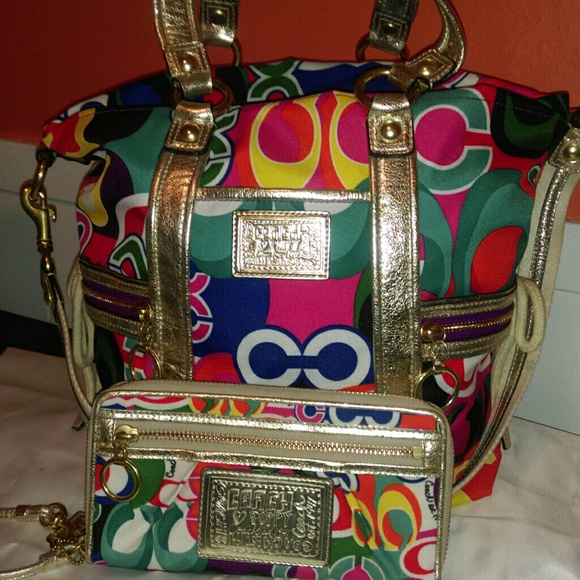 💯C❤ach p❤ppy sh❤ulder bag with matching wallet❤