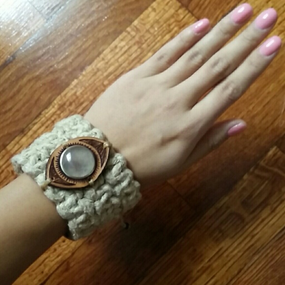 Jewelry - eye bangle