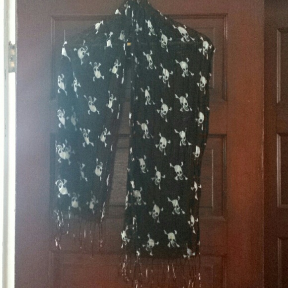 SKULL SCARF