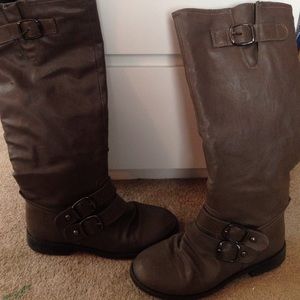 Riding boots
