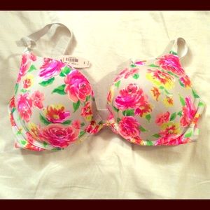 Never been worn VS bra