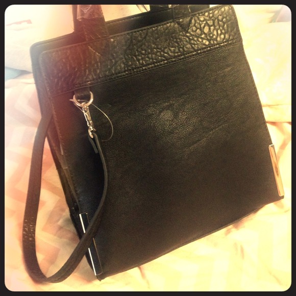 BEAUTIFUL BLACK Leather Tote with paneling