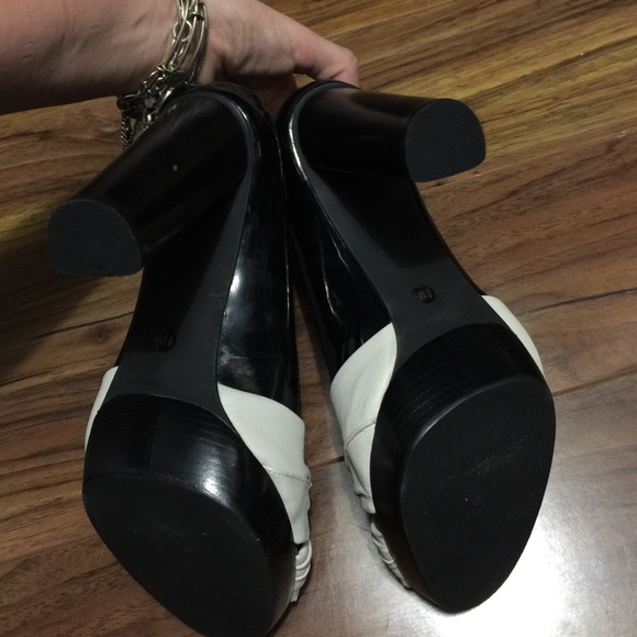 ๐HOST PICK๐ Michael Kors heels - Picture 2 of 2