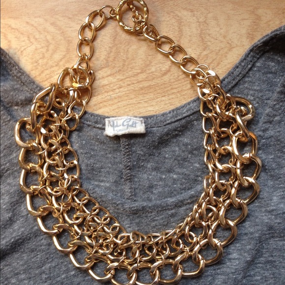⛔️SOLD ON Ⓜ️ERCARI⛔️ Glamorous Gold Chain Necklace - Picture 2 of 3