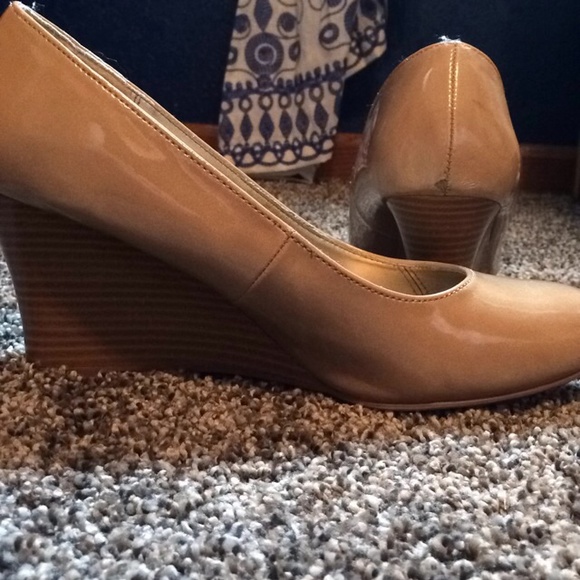 Nude wedges