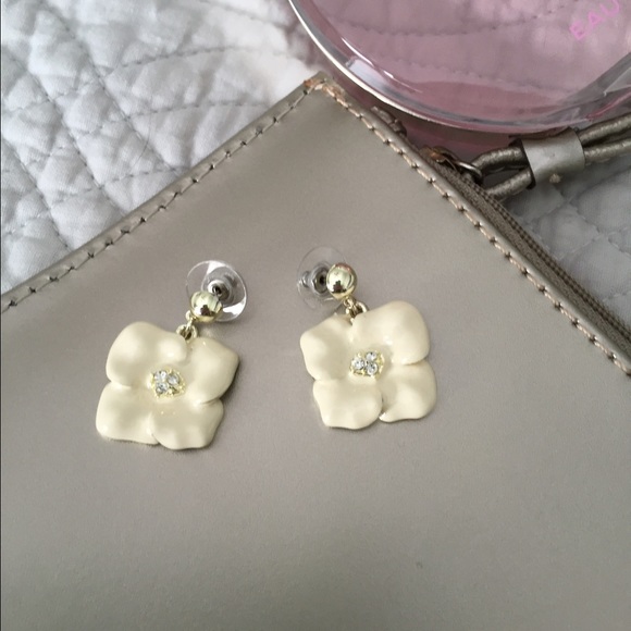 Vintage Inspired Floral Earrings
