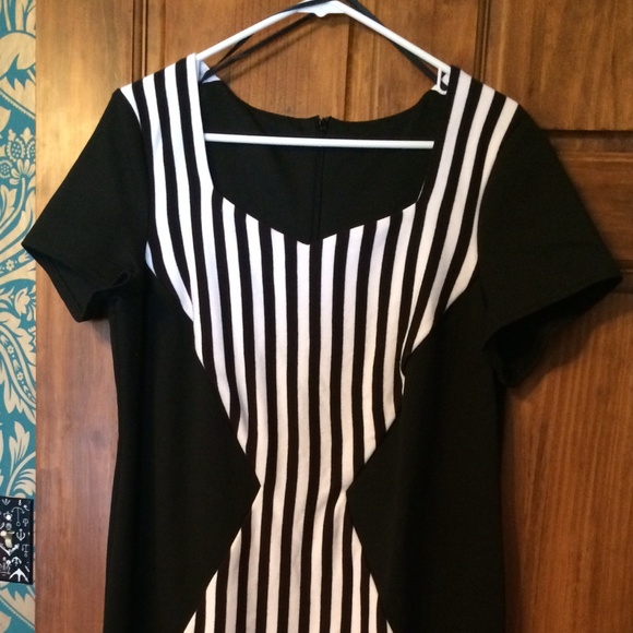 Black and white bodycon dress
