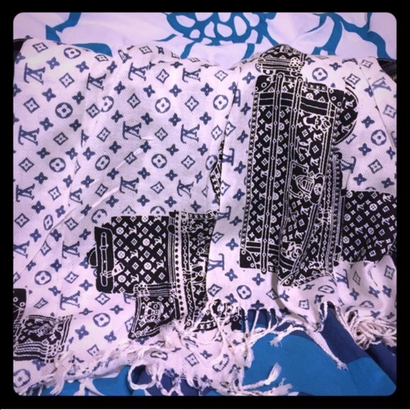 Lv trunk scarf